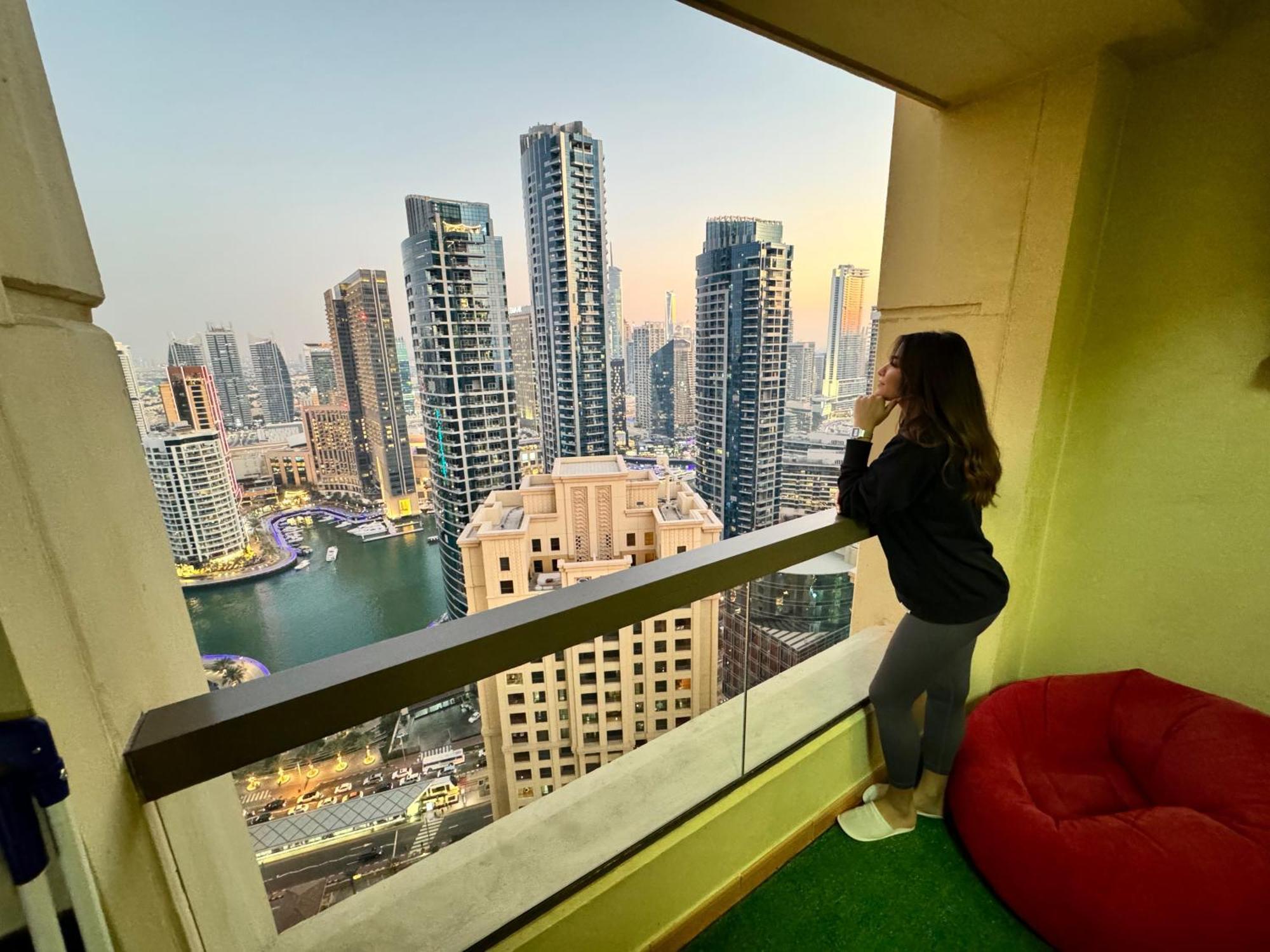 Berloga Capsule Jbr Hostel Dubai Exterior foto